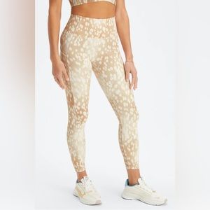 Fabletics Plus Size Oasis Pure Luxe High Waisted 7/8 Leggings 3X in Spotted Doe
